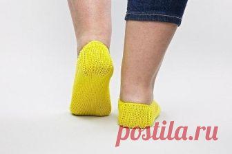 Легкие носочки-тапочки для дома Описание:  Набрать 7 петель и вязать 12 рядов платочной вязкой (все петли лиц, или изн. как Вам удобнее)   13 ряд:1 лиц.,накид,1 лиц.,накид,1 изн.,накид,1 лиц.,накид,1 изн.,накид,1 лиц.,накид,1 лиц.  14 ряд:4 изн.,1 лиц.,3 изн.,1 лиц.,4 лиц.
