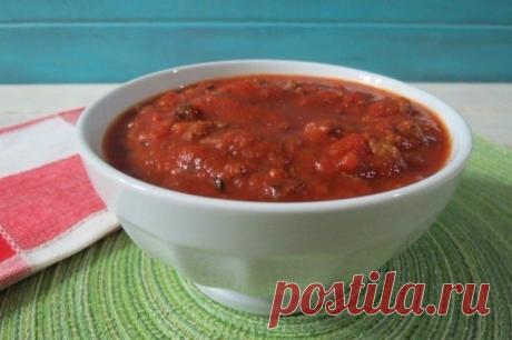 Отличный томатный соус к мясу

Ингредиенты:

1 банка томатной пасты
соль, перец, красный перец, чеснок, зелень — по вкусу
вода кипяченая (примерно четверть объема томатной пасты)

Приготовление:

В томат добавляем воду. Тщательно перемешиваем до однородности.
Воду добавляем аккуратно, соус не должен быть слишком жидким. В общем ориентируйтесь на свой вкус.
Добавляем соль, чеснок, красный, черный перец, мелко порубленную зелень.
Перемешиваем.