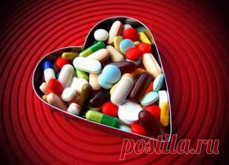 ВСЕГДА НОСИТЕ С СОБОЙ - 8 лекарств !!!  **Парацетамол 7руб (Панадол,Эффералган) - универсал средство. Лоперамид 15руб (Имодиум)- диарея. Диазолин 50руб (Эриус) - аллергия. Валерьянка 10руб -успокоительное.  Нитроглицерин 40руб - боли в сердце. Папазол 15руб - повышенное давление. Активированный уголь 7руб (Фильтрум) - отравление. Дротаверин 10руб (Но-шпа) -  спазмолитик. *Итого: 206 руб - аптечка для здоровых людей, без серьёзных заболеваний!