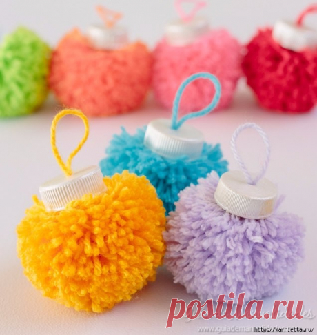 Милые ёлочные игрушки из помпонов