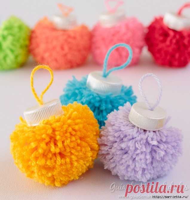 Милые ёлочные игрушки из помпонов