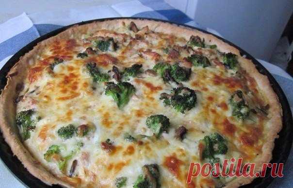 Пирог с курицей и грибами: запросто заменит ужин для всей семьи!