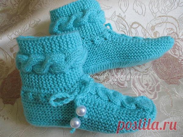 Комнатные сапожки спицами

Описание вязания сапожек
На спицы №3 набрать 20 петель.