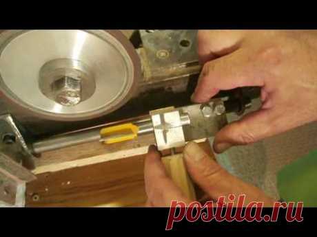 Заточное устройство. A device for sharpening milling cutters.