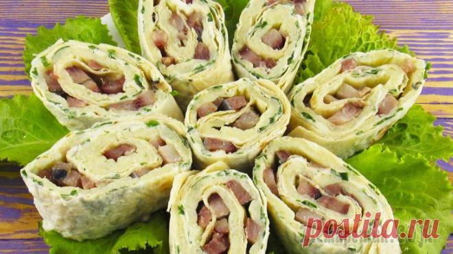 Идеальная закуска на праздничный стол! Рулет из лаваша с сельдью! Приветствую всех. Сегодня я готовлю вкусный рулет из лаваша с сельдью. Это идеальная закуска на праздничный стол, сытная, вкусная и нежная!Ингредиенты:Картошка отварная в подсоленной воде - 350 г Масл...