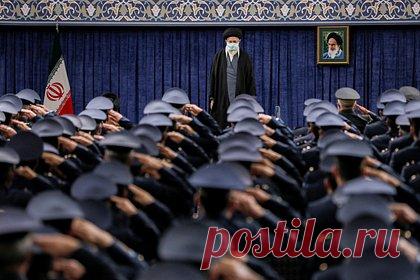 Стало известно о тайных переговорах военных Украины и Ирана. Иранские и украинские официальные лица проводили секретные переговоры по линии военных в Омане. Пока состоялась лишь одна встреча, однако информированные источники портала Amwaj.media указывают, что у Тегерана и Киева есть «сильные и взаимные мотивы для достижения прогресса» в переговорном процессе.