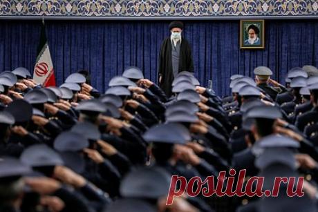 Стало известно о тайных переговорах военных Украины и Ирана. Иранские и украинские официальные лица проводили секретные переговоры по линии военных в Омане. Пока состоялась лишь одна встреча, однако информированные источники портала Amwaj.media указывают, что у Тегерана и Киева есть «сильные и взаимные мотивы для достижения прогресса» в переговорном процессе.