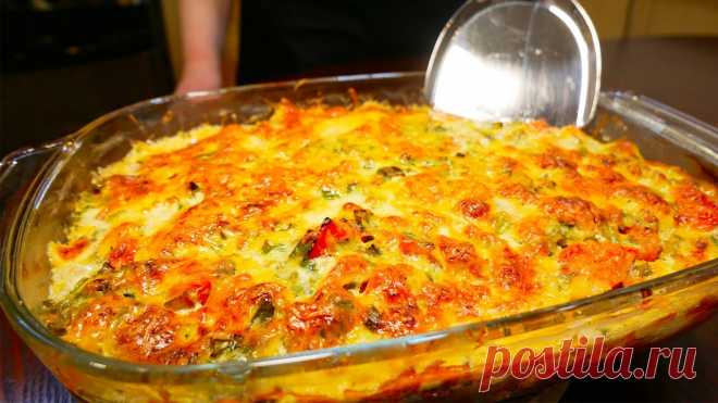 МАКАРОНЫ с КУРИЦЕЙ теперь готовлю ТОЛЬКО ТАК! Сочная запеканка из макарон и курицы 1. молоко - 300 мл.2. яйца кур. - 4 шт.3. макароны тв.с. - 250 гр.4. сыр твердый - 100 гр.5. куриная грудка - 350 гр.6. масло раст. - 35 мл.7. соль - 1 чайн.л.8. перец мол. - 0,5 чайн.л.9. базилик - 1 чайн.л.10. помидоры - 2 шт.11. перья лука