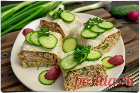 Простая и быстрая закуска из крабовых палочек в лаваше