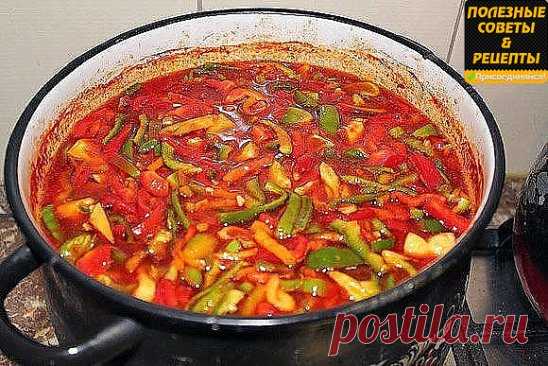 Семь рецептов САМОГО вкусного лечо, копилка проверенных рецептов! 
1 Лечо из болгарского перца 
2 Лечо «Семейное» 
3 Лечо с морковью 
4 Лечо на зиму из перца и фасоли 
5 Лечо 