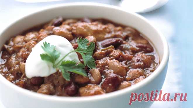 Вкусное диетическое блюдо: фасоль с куриной грудкой в томатном соусе