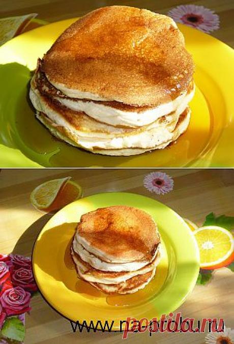 Панкейки или Американские блинчики | На пробу!
Панкейки (Pancakes), или американские блинчики — это одно из самых распространённых блюд в США, подаваемое на завтрак. Небольшие круглые толстые блинчики, обильно политые сиропом, входят в состав практически любого завтрака. IHOP-Restaurant, McDonalds и многие другие бистро, кафе и рестораны обязательно имеют в своем меню панкейки с разнообразными добавками.