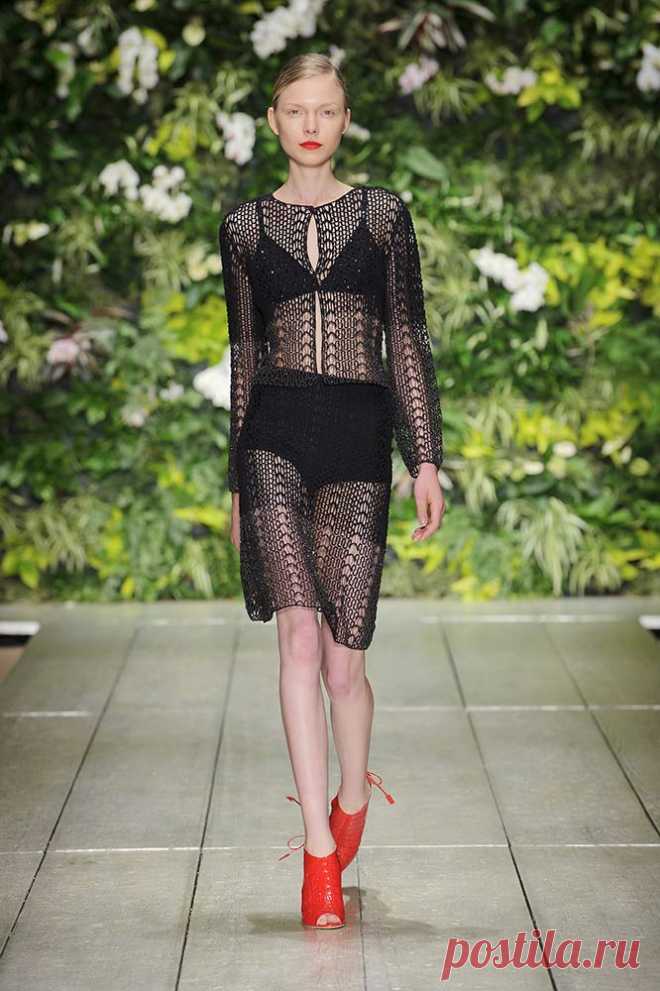 Laura Biagiotti весна-лето 2016 — сделано изящно, нереально шикарно, но лаконично и с большим вкусом
