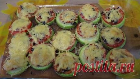 Кабачки с помидорами и сыром в духовке