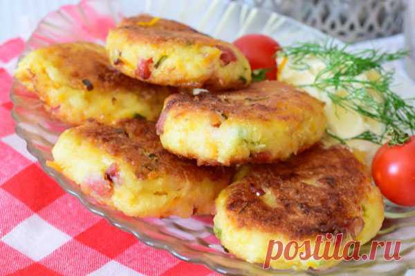 Капустники с копчёной колбасой и сыром
Капустные котлетки с копчёной колбасой и сыром — отличная альтернатива обычным оладьям. Капустники с колбасой обязательно придутся по вкусу всем вашим домашним.