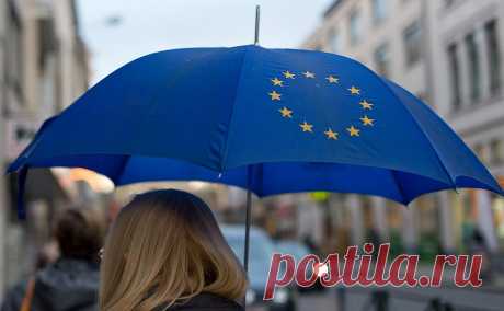 Bloomberg узнал об обсуждении ЕС санкций ко второй годовщине спецоперации. Брюссель рассчитывает утвердить 13-й пакет санкций против России к 24 февраля. Он будет включать дополнительные торговые ограничения и меры по борьбе с их обходом. Москва считает санкции незаконными