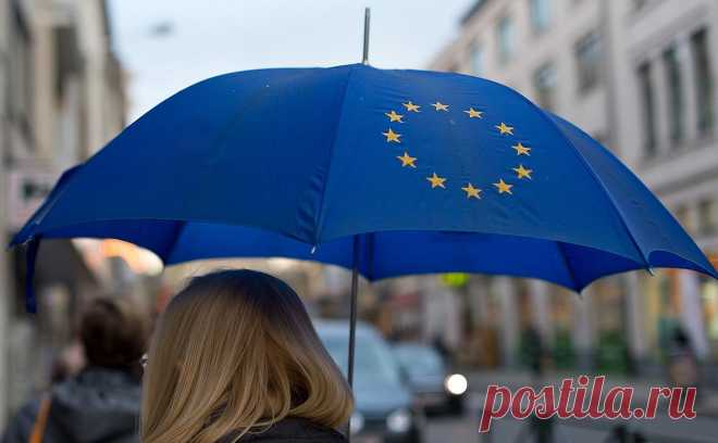 Bloomberg узнал об обсуждении ЕС санкций ко второй годовщине спецоперации. Брюссель рассчитывает утвердить 13-й пакет санкций против России к 24 февраля. Он будет включать дополнительные торговые ограничения и меры по борьбе с их обходом. Москва считает санкции незаконными
