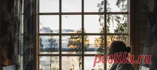 «Счастье гораздо больше зависит от внутреннего настроя человека, чем от внешних обстоятельств», — считает далай-лама. Нам важно помнить об этом сейчас, когда мы заперты в своих квартирах и отрезаны от мира. Карантин, самоизоляция рождают тревогу и страх, и, чтобы успокоить ум и обрести равновесие, нам следует обратиться к принципам буддийской философии. #буддизм #самопознание #далайлама #коронавирус #карантин