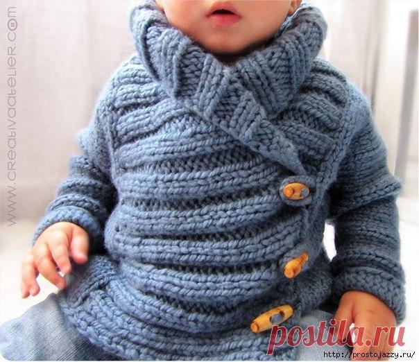 Стильный свитер для малыша.