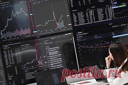 Биржевые цены на топливо в России резко выросли. В ходе торгов в четверг, 14 марта, стоимость топлива на СПбМТСБ поднялась в пределах 1,5-2 процента, до новых максимумов с момента завершения топливного кризиса в сентябре. Такая динамика наблюдается на фоне атак дронов на российские НПЗ, в результате которых отдельные установки получили повреждения.