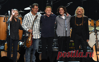 Группа Eagles объявила о прощальном турне. Исполнители песни Hotel California поблагодарили поклонников за многолетнее признание и интерес к их творчеству