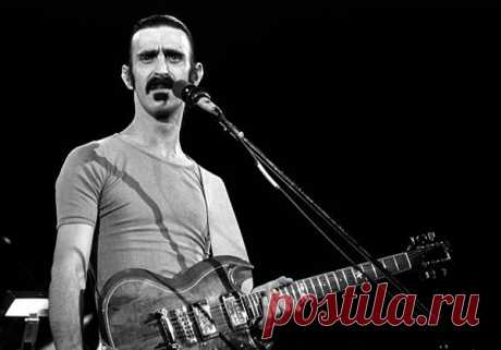 Знаменитый рок-музыкант Фрэнк Заппа: концерты через 25 лет после смерти