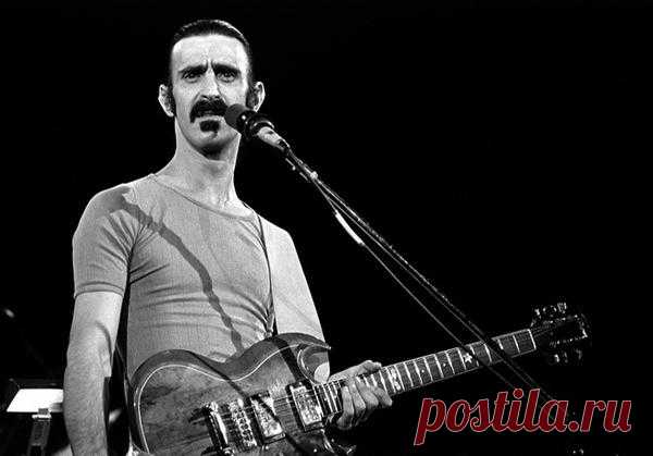 Знаменитый рок-музыкант Фрэнк Заппа: концерты через 25 лет после смерти