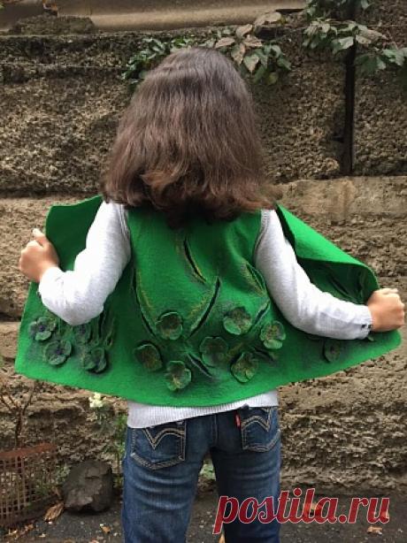 Цельноваляный жилет для девочки "Изумрудная долина", Lusine Aznauryan