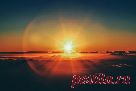 Россиянам рассказали о последствиях вспышки на Солнце. Недавняя мощная вспышка на Солнце не приведет к магнитным бурям, рассказал ученый Сергей Язев. Выброс энергии произошел, когда активная область находилась у западного края солнечного диска. Поэтому есть высокая вероятность, что солнечное вещество после вспышки пройдет мимо Земли.