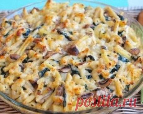 ТОП-5 самых вкусных запеканок 
1) Запеканка из макарон с грибами и сыром
Ингредиенты:
● паста тальятелле 500 г
● сливочное масло 50 г
● шампиньоны, нарезанные 200 г
● зеленый лук, нарезанный несколько стеблей
● мука 50 г
● молоко 500 мл
● зеленый горошек, размороженный 90 г
● маслины, нарезанные 50 г
● соль, перец по вкусу
● тертый чеддер 140 г
Приготовление:
1. Отварить макароны в подсоленно
