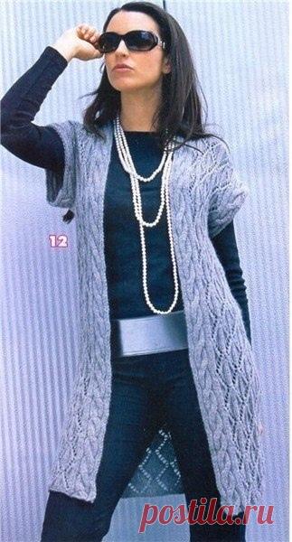 ​Удлинённый жилет с красивым узором Удлинённый жилет с красивым узоромУдлинённый жилет с красивым узором это оптимальное решение для поздней весны с ее непостоянством погоды.Готовимся и вяжем заранее.