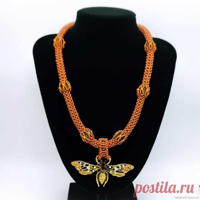 Как сплести квадратный жгут на 6 бисерин / Видео мастер-класс | Украшения из бисера: схемы, мастер классы Дорогие рукодельницы, приветствую Вас! В этом ролике я показываю, как сплести квадратный жгут на 6 бисеринок с декоративными элементами. Всем приятного просмотра!