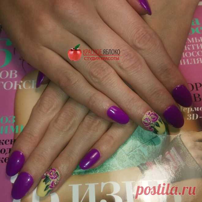 Хочешь привлечь🔔 к себе внимание🔎? Тогда такой маникюр💅 как раз для тебя! Яркий нарядный💖 цвет и шикарное украшение✨ безымянного пальца - отличный вариант👍 для создания должного эффекта! Добро пожаловать в студию на Таганской