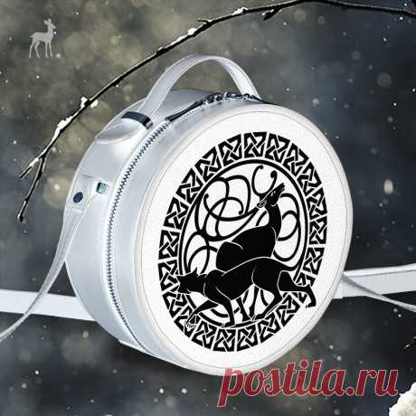Графическая роспись - Черное на белом
Сумка с необычным рисунком - это новинка магазина Msweet. Белая сумочка с черным рисунком, силуэты диких животных, орнамент и абстрактные линии - все это сочетает в себе это изделие.