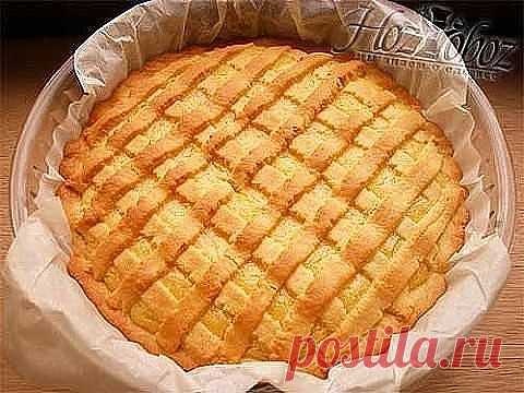 Очень  вкусный  пирог.

ПЕСОЧНЫЙ ЛИМОННЫЙ ПИРОГ

 Лимонный пирог – это не только очень вкусно и ароматно. Это еще очень красиво, ярко и солнечно! Такой пирог вмиг поднимет настроение и раскрасит яркими эмоциями любой, даже самый пасмурный день.

Ингредиенты:

Мука — 300 г;
Лимон — 1 шт.;
Масло сливочное — 180 г;
Сахарная пудра — 230 г;
Разрыхлитель теста – 8 г;
Яйцо — 3 шт.
Приготовление:

Итак, начинаем готовить пирог лимонный песочный. В большой миске смешиваем муку, раз...