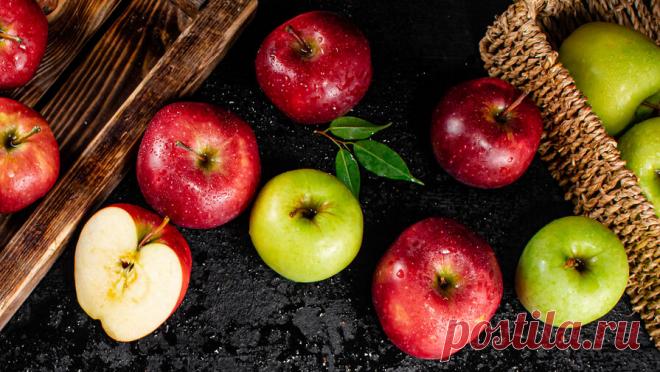 Россиян предупредили об ошибках при мытье импортных овощей и фруктов. Невооруженным взглядом заметно, что импортные яблоки, огурцы и цитрусовые имеют характерный глянцевый блеск. Этот эффект создает восковой налет — как естественный, так и искусственный, который наносят производители для сохранения ...