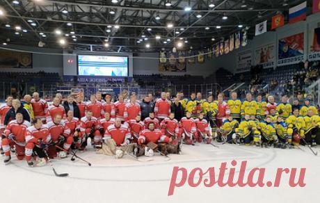 Ветераны "Спартака" обыграли "Химик" в юбилейном матче воскресенского хоккейного клуба. Торжественное празднование 70-летия "Химика" прошло в Воскресенске в среду