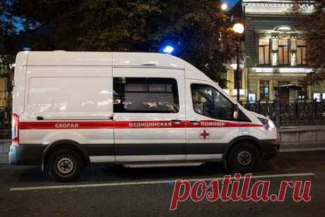 16-летнюю петербурженку нашли на крыше машины без чувств после вечеринки. В Санкт-Петербурге 16-летнюю девушку нашли под окнами многоэтажки на Пискаревском проспекте без чувств после вечеринки у подруг. Об этом стало известно Telegram-каналу «Mash на Мойке». По информации издания, девушки от 14 до 20 лет проводили время в квартире, расположенной на девятом этаже.