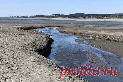 На водохранилище в Крыму начали сбросы воды. На Симферопольском водохранилище начались сбросы воды вниз по течению реки Салгир. Отмечается, что сбросы воды производятся также на других водохранилищах для снабжения столицы Крыма из-за их наполнения и продолжающихся притоков. Симферопольское водохранилище заполнено более чем на 90 процентов.