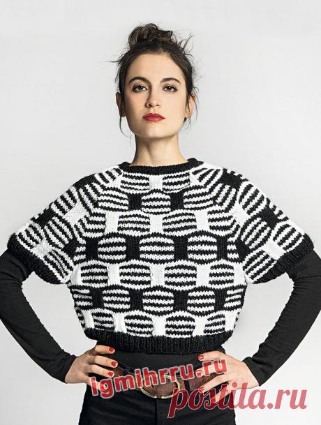 Черно-белый пуловер с рельефным узором из контрастных полос. Вязание спицами со схемами и описанием