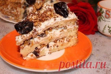 Торт &amp;#171;Чернослив&amp;#187;  Очень-очень вкусный тортик &amp;#8212; нежнейший, сочный бисквит, воздушный сливочно-сметанный крем, много сладкого чернослива и грецких орехов. | Эксклюзивные шедевры кулинарии.
