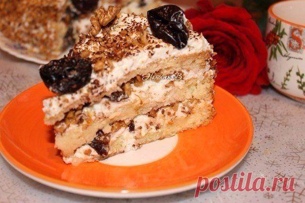 Торт &#171;Чернослив&#187;  Очень-очень вкусный тортик &#8212; нежнейший, сочный бисквит, воздушный сливочно-сметанный крем, много сладкого чернослива и грецких орехов. | Эксклюзивные шедевры кулинарии.