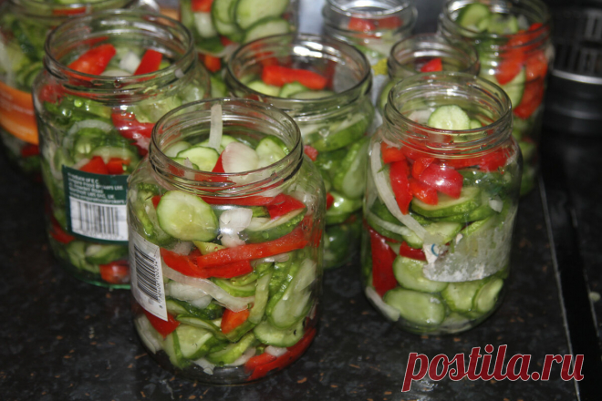 Салат из огурцов на зиму без хлопот. Очень вкусный и легкий рецепт. Заготавливайте побольше, уплетается быстро | ДАЧНИК СТРОИТЕЛЬ | Яндекс Дзен