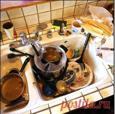ЕСЛИ ПОСУДУ НЕ МЫТЬ ПОСЛЕ ЕДЫ,. РАНО ИЛИ ПОЗДНО НАЧИНАЕШЬ ЕЕ МЫТЬ ДО ЕДЫ.