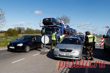 Более тысячи граждан России покинули Латвию из-за миграционной политики. Более тысячи граждан России самостоятельно покинули Латвию из-за недружественной миграционной политики Риги. Об этом рассказал временный поверенный в делах России в балтийской республике Олег Зыков в интервью. Он добавил, что по своей антигуманности особенно примечательны случаи депортации пенсионеров.