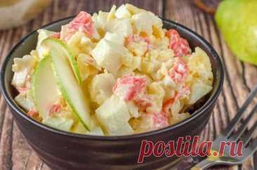 Салат с крабовыми палочками и грушей