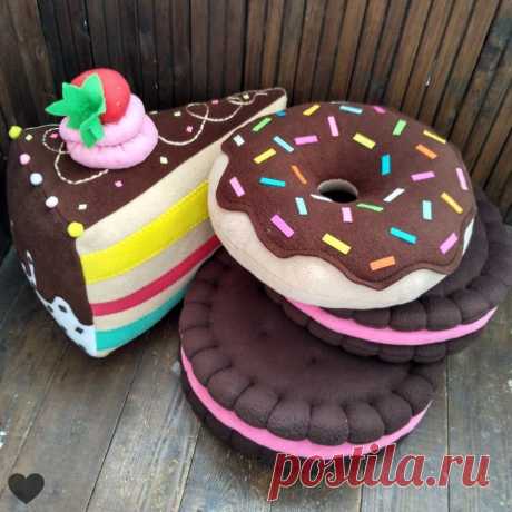 Вкусные подушки, правда?  
Автор Марина Жардецкая.