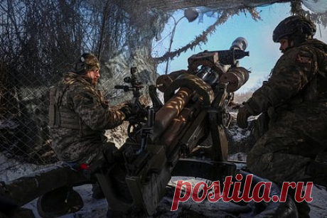 В ВСУ заявили о бессмысленности удержания Авдеевки. Вооруженные силы Украины (ВСУ) продолжают удерживать Авдеевку, несмотря на то, что это давно стало бессмысленно, а Российская армия успешно наступает. Об этом в разговоре с журналистами рассказал оператор беспилотных летальных аппаратов (БПЛА) с позывным «Витамин», служащий в рядах украинской армии.