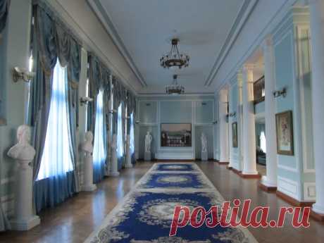 1869—1870 годы увенчались перестройкой дворца архитектором Карлом Шольцем в стиле неоклассицизма по проекту петербургского архитектора И. А. Монигетти.  В художественном оформлении интерьеров участвовал академик А. Ф. Бруни. Свой окончательный вид интерьер Марьинского дворца получил в 1870-х годах, когда после многочисленных переделок почти потерял черты ампира. |  Русские исторические усадьбы: Марьино (усадьба Барятинских). Обсуждение на LiveInternet.ru