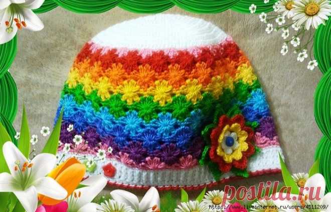 Яркая шапочка крючком для девочки